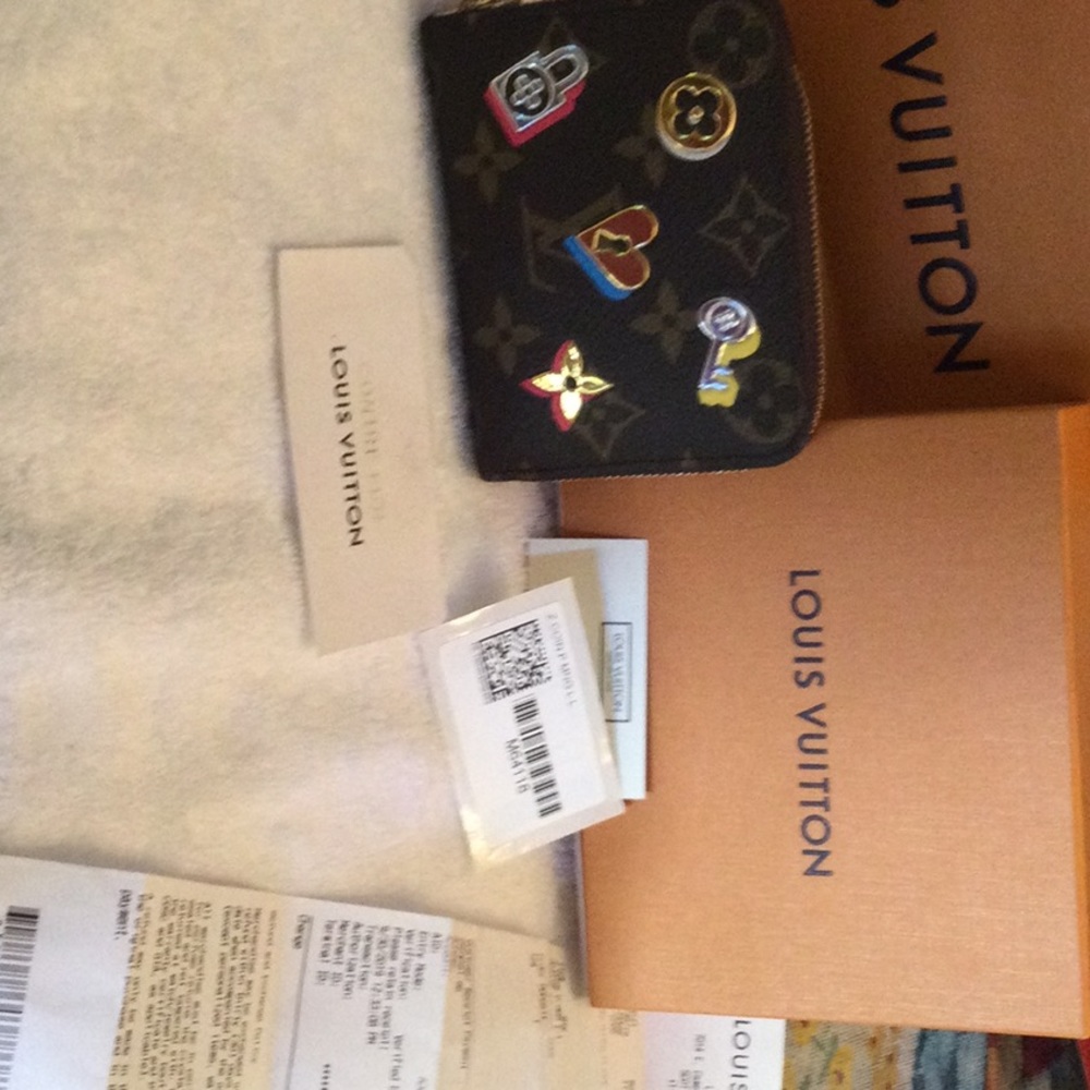 100%Authentic Louis Vuitton Zippy wallet